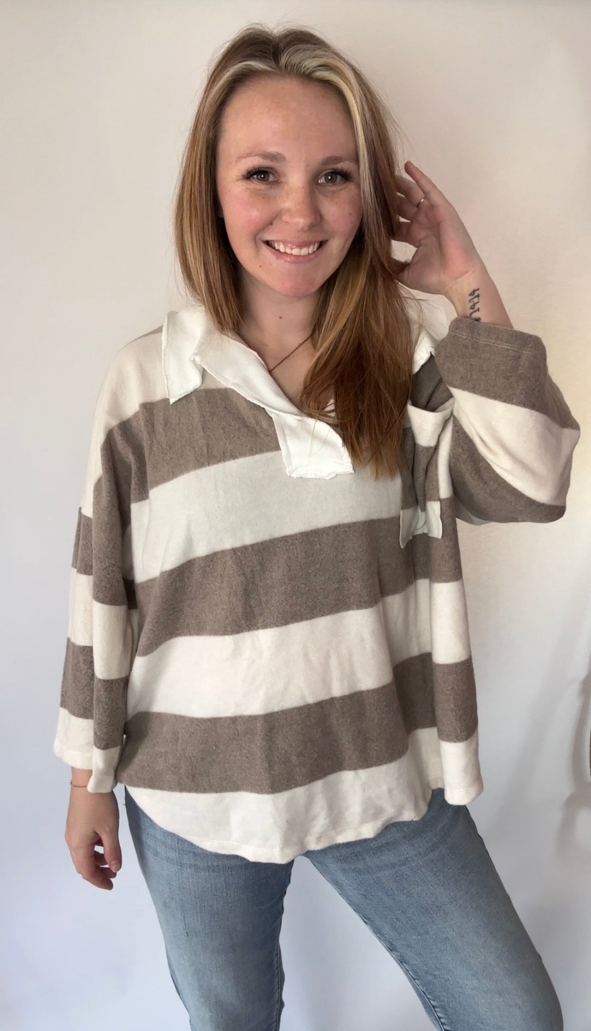 Soft Brush Striped Big Collared
Pullover Sweatshirt