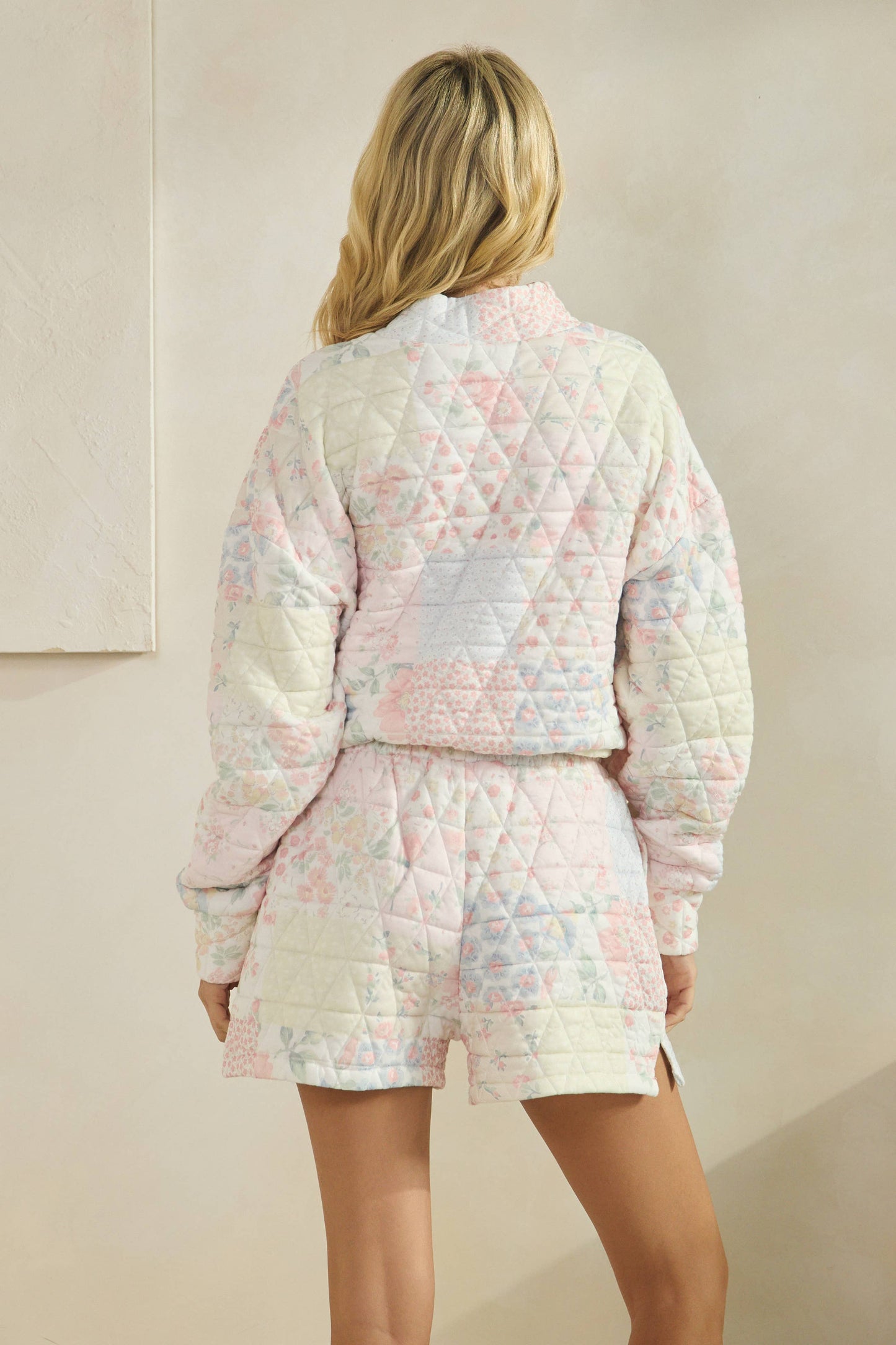 Floral textured lounge shorts