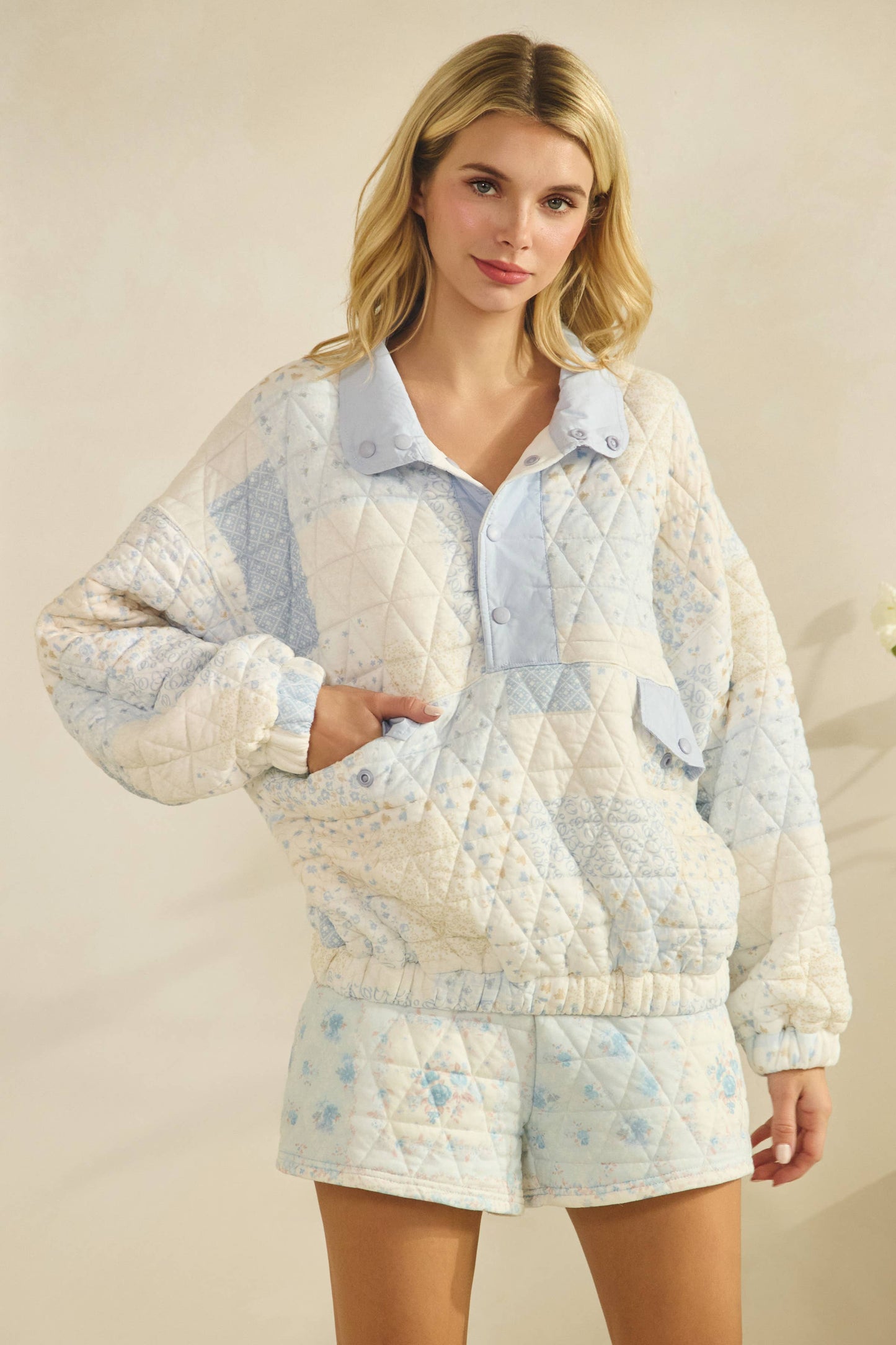 Floral textured lounge shorts